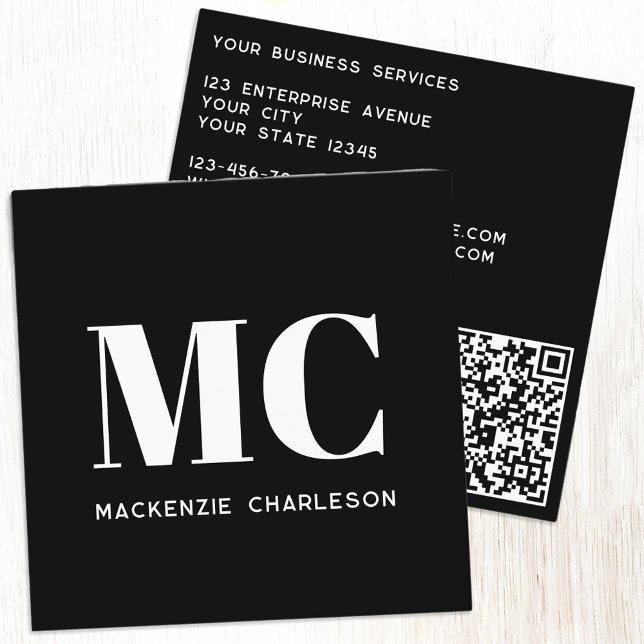 Modern Monogram Initialer QR Black White Fyrkantigt Visitkort (Black and white elegant minimalist monogram initial QR code professional square business card)