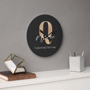 Modern Monogram med Initialen Q & Namn Personlig Stor Klocka