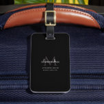 Modern Monogram Namn Black and White Simple Bagagebricka<br><div class="desc">Den här enkla,  elegant-,  svartvitt-snyggten har personlig namn,  monogram och affärsnamn i trendig,  snyggt topografi. Den här artikeln kan vara en utmärkt gåva till dig,  din familj och dina vänner.</div>
