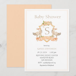 Modern Monogram Peach Vapensköld Storks Baby Inbjudningar