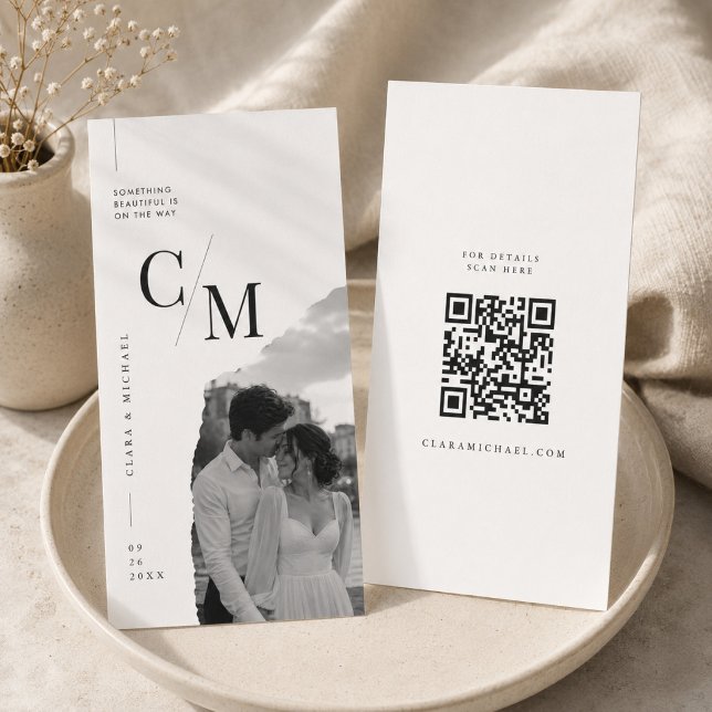 Modern Monogram QR Spara Datum Bröllopskort. Datumet (Skapare uppladdad)