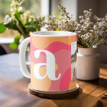 Modern monogram - Retro Organic Kurvor - Foto Kaffemugg<br><div class="desc">Ett modernt mönster med organiskt kurvor i skuggor av rosa,  korall och tangeriner. Anpassa kaffet mugg med ett monogram och ett foto. Lägg till ett foto för att göra en underbar gåva. Om du behöver justera bilder eller monogram klickar du på anpassa verktyg för att göra ändringar.</div>