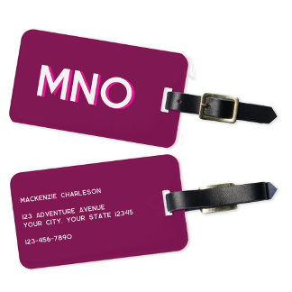 Modern Monogram Rosa för första Mörken Burgundy Bagagebricka