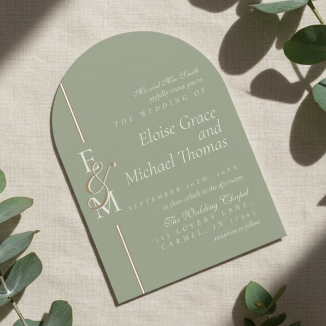 Modern Monogram Script Sage Green Arch Wedding Inbjudningar (Announce your special day with this luxurious Modern Monogram Script Arch Wedding Invitation!)