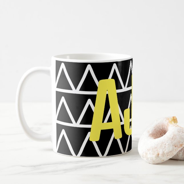 Modern monogram svart och vit geometri kaffemugg (Med munk)