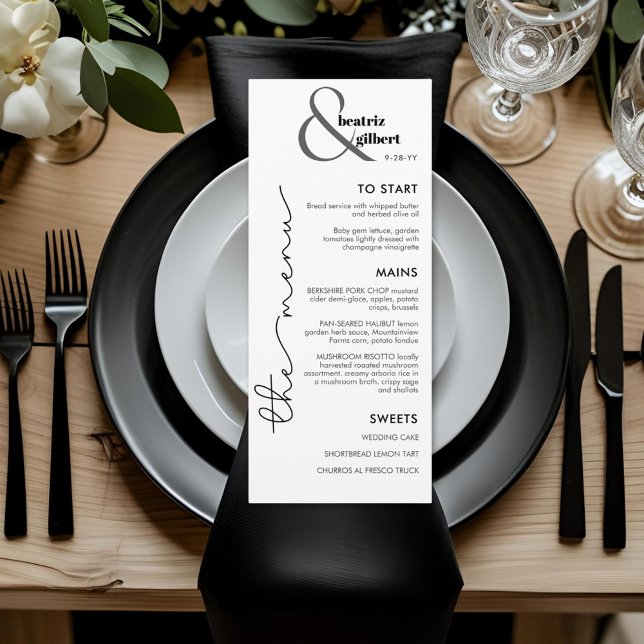Modern Monogram Svart och Vitt Bröllopsmenykort Meny (Elegant ampersand monogram wedding menu in with black and dark gray text on white. Reverse is black.)