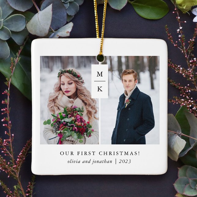 Modern Monogram | Vår första jul med foton Julgransprydnad Keramik (This simple and elegant ornament is the perfect keepsake for your first Christmas together)