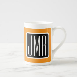 Modern monogrammad Initialer | Svartvit och Orange Benporslin Mugg