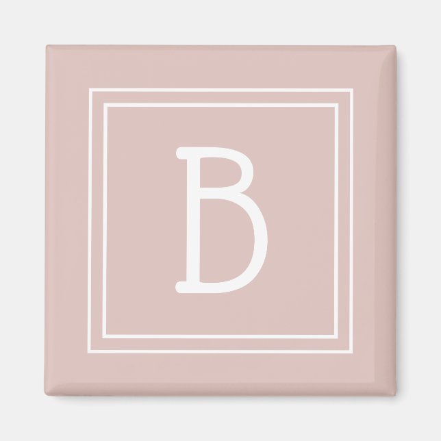 Modern Monogrammed Rosa & White Initial Magnet (Framsidan)