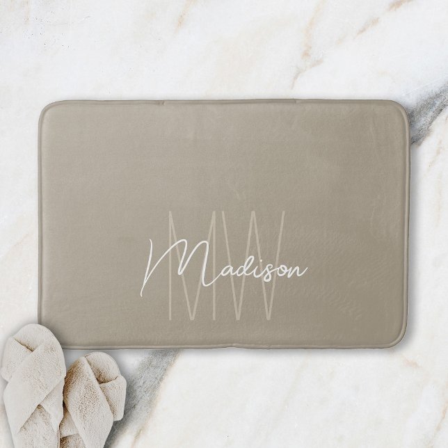 Modern monogramnamnskrift beige badrumsmatta (Modern Monogram Name Script Beige Bath Mat)