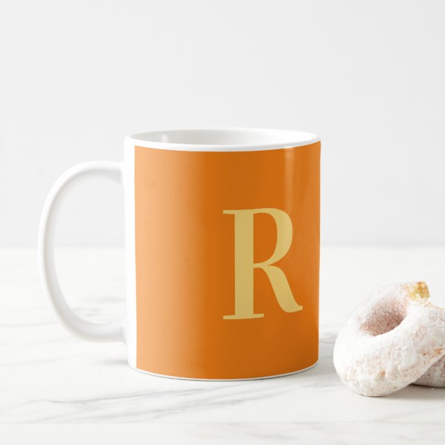 Modern monogramOrange Kaffemugg (Med munk)