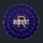 Modern mörk blått guld monogram namn darttavla<br><div class="desc">Modern mörk blått kartong med ett vitt namn och guld monogram. Anpassa till namn och börja med.</div>