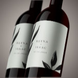 Modern Mörk Foliage Personlig Vinflaska Etikett<br><div class="desc">Modern svart gren-silhuetter i bläck på chicens grönt i silver,  vin-etiketter i personlig. Teckensnittet stil och färg kan anpassas.</div>