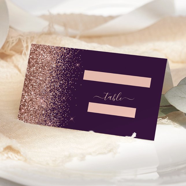 Modern mörk lila roséguld glitter bröllop placeringskort (Skapare uppladdad)