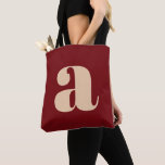 Modern Mörk Red Bold Retro Monogram - första börja Tygkasse<br><div class="desc">En fet och snyggt väska med en djup burgundisk bakgrund av körsbärsröd, med en stor beige gemen brev i modern typografi. Perfekt för vardaglig använda, shopping, arbete eller som tillbehör till påstående. Den här contemporaryn är en blandning av minimalism med en retroinspirerad estetik, skapar den som en idealisk gåva till...</div>