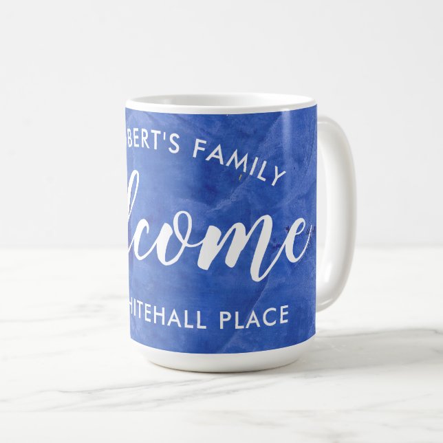 Modern mörkblå familjenamn-välkomstskylt kaffemugg (Framsida höger)