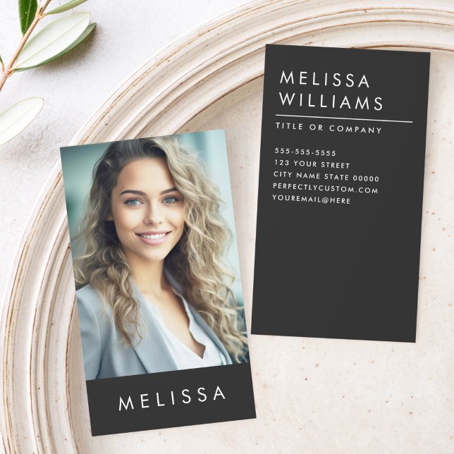 Modern mörkgrå minimalistisk anpassad vertikal fot visitkort (Modern dark gray minimalist custom photo vertical business card)