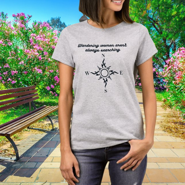 Modern Motivations Vandrande Kvinnor Kompass T Shirt (Skapare uppladdad)