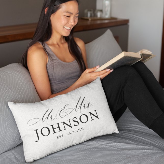 Modern Mr. & Mrs. Monogram Pillow Lumbarkudde (Skapare uppladdad)