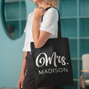 Modern Mrs White och Black Script Bröllop Monogram Tygkasse