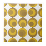 Modern Mustard Guld Retro Geo Mönster Kakelplatta<br><div class="desc">Modern design från mitten av århundradet som ger en skarpsinnig mönster av retro-guldsenapskretsar på vit bakgrund. Enkel, ren modern design. Skapa din egen anpassningsbar mönster genom att ladda upp en ny bild eller använda knappen "Kontakta den här designern" för hjälp. Så här skapar du din egen mönstrade design: 1. Välj...</div>