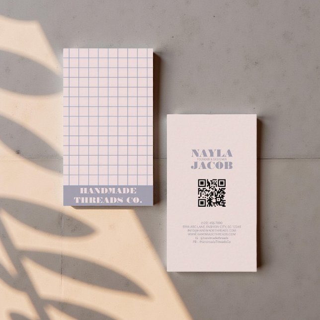 Modern MUTED Lila Checkated Mönster QR-kod Visitkort (Skapare uppladdad)