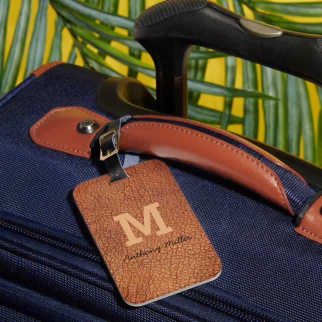 Modern Namn-skript i Monogram Chic Brown Leather Bagagebricka (Framsida Insitu 1)