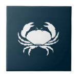 Modern Nautical Navy Blue Crab Kitchen Backsplash Kakelplatta<br><div class="desc">Stäng av köns nsceller med de här Modern Nautical Navy Blue Crab Kitchen Backsplash-keramiska plattorna.  Den här enkla designen har en anpassade blå bakgrund och vit krabbsilhuett.  Ändra till ditt val i färg genom att klicka på alternativet Anpassa mall.</div>