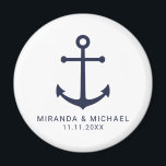 Modern nautiska flottan Blue Anchor Wedding Favor Magnet<br><div class="desc">Den moderna minimalistiska marinens blå ankarplats med marinblått ankarpunkt och personlig brud och marktens namn med bröllop-datum i marinblått modernt sans serif-teckensnitt stil på vit bakgrund. Perfekt för nautiskt temed bröllop,  stranden bröllop och mycket mer.</div>
