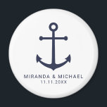 Modern nautiska flottan Blue Anchor Wedding Favor Magnet<br><div class="desc">Den moderna minimalistiska marinens blå ankarplats med marinblått ankarpunkt och personlig brud och marktens namn med bröllop-datum i marinblått modernt sans serif-teckensnitt stil på vit bakgrund. Perfekt för nautiskt temed bröllop,  stranden bröllop och mycket mer.</div>