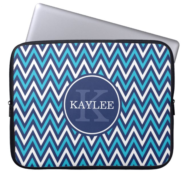 Modern Navy Aqua Blue Chevron & Monogram Laptop Sleeve (Framsidan)