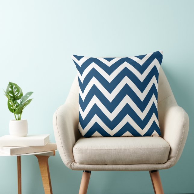 Modern Navy Blue and White Chevron Rand Kudde (Stol)