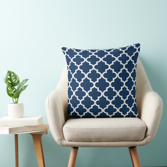 Modern Navy Blue and White Quatrefoil Mönster Kudde (Stol)