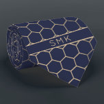 Modern Navy Blue Gold Foil Geometric Monogram Slips<br><div class="desc">Modern Navy Blue Gold Foil Geometric Monogram Necktie i en snyggt mönster av snyggt guld hexagons på en elegant marin blå bakgrund. Enkel att anpassa med text, typsnitt och färg. Skapat av Zazzle pro designer BK Thompson © exklusivt för Cedar and String. Kontakta oss på cedarandstring@gmail.com om du behöver hjälp,...</div>