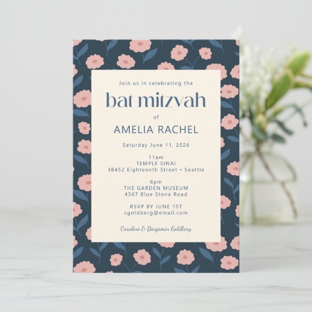 Modern Navy Blue Rosa Boho Blommigt Bat mitzvah OS Inbjudningar (Stående Fram)