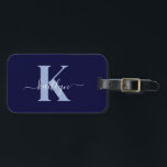 Modern Navy Blue Script Monogram Bagagebricka<br><div class="desc">Den här enkla, elegant marinblå bagagetaggen med det första namn i ett typsnitt av trendiget i vitt, som skrivs över ditt första, i ett modernt typsnitt med hylsan i ljusblått på ena sidan och en bild i kortet för ditt namn, adress och mobila nummer på den andra, skulle se fantastisk...</div>