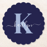 Modern Navy Blue Script Monogram Underlägg Papper<br><div class="desc">Dessa enkla, elegant, marinblå, runda, fluterade pappra underlägg i kant med ditt första namn i ett typsnitt av trendiget i vitt som skrivs över ditt första typsnitt i ett modernt typsnitt i ljusblått är perfekt för att hålla bord och räknare fria från vatten ringar. De absorberar droppar så att du...</div>