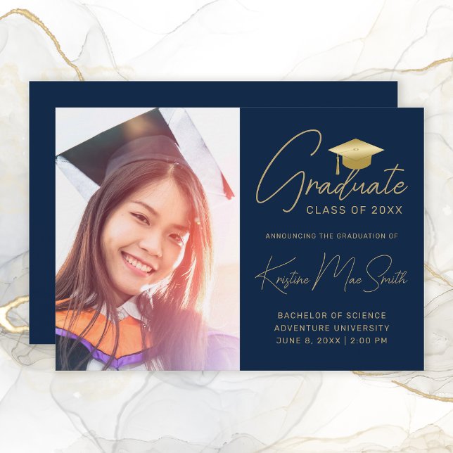 Modern Navy Guld Script Photo College Graduation Meddelande (Modern Navy Blue Gold Photo Graduation Announcement)