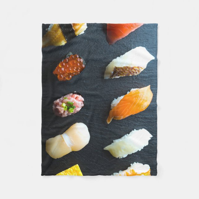 Modern Nigiri Harmony – Slate Sushi Fleece Blanket (Framsidan)