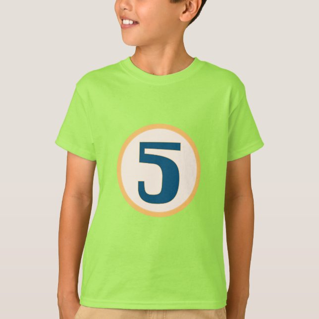 Modern nummer 5 T-Shirt (Framsida)