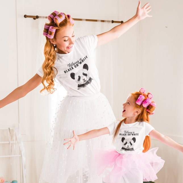 Modern nuny Panda Black and White med citat T Shirt (Skapare uppladdad)