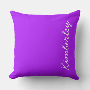 Modern nyare lila trendig mode färger monogram kudde