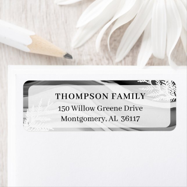 Modern och konstnärlig Cedar Löv och Japandi Black Returadress Etikett (Insitu)