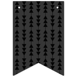 Modern och Snyggt Black Hanging Triangles på Smoky Vimplar