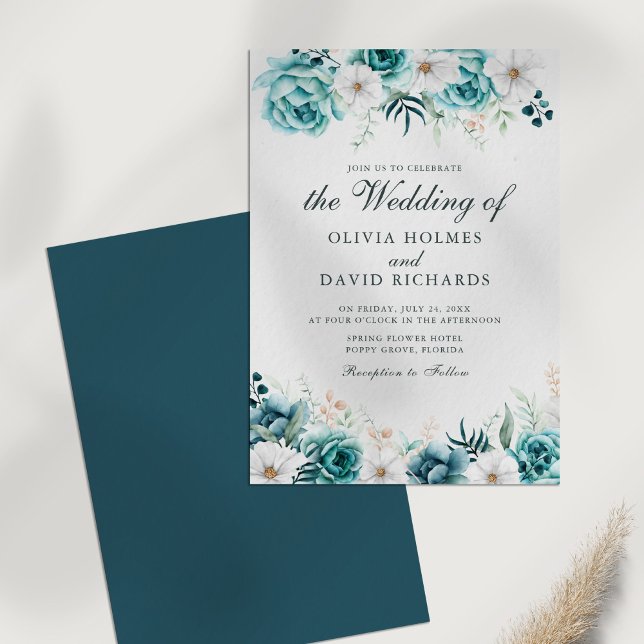 Modern off-White Teal Blommigt Bröllop Inbjudningar (Modern Off-White Teal Floral Wedding Invitation on a white table.)