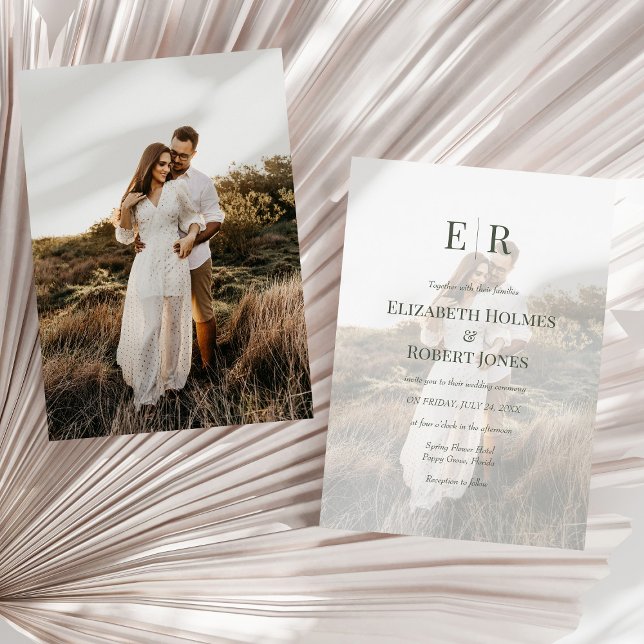 Modern Olive Monogram Anpassningsbar Photo Bröllop Inbjudningar (Modern Olive Monogram Custom Photo Wedding Invitation on a sunny neutral dry palm leaf.)