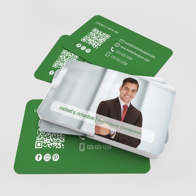 Modern Olivgrön QR-kod Foto Nätverkskort Visitkort (Modern green QR code card with clean white contact details and social icons)