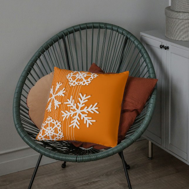 Modern orange och vit julvit snöflingor kudde (Skapare uppladdad)