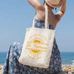 Modern Orange Sunny sommarfamiljens Namn-vaccineri Jumbo Tygkasse<br><div class="desc">Cute Sommarsemester tote bags för att ta med dig dina semesteressentiella ämnen till sommarsemestern, semestern eller temaparken resa! Den här designen har en modern sommartemat logotyp, anpassningsbar, namn och anpassningsbar överst och grund - ändra texten till ditt mål och år eller annan text. Använda verktyg om du vill ändra färgen...</div>