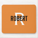 Modern orange, vit monogram manar namn-musmatta musmatta<br><div class="desc">Modern design med orangens bakgrund,  ett modernt vitt monogram med svart namn. Anpassa med ditt namn och inledande.</div>